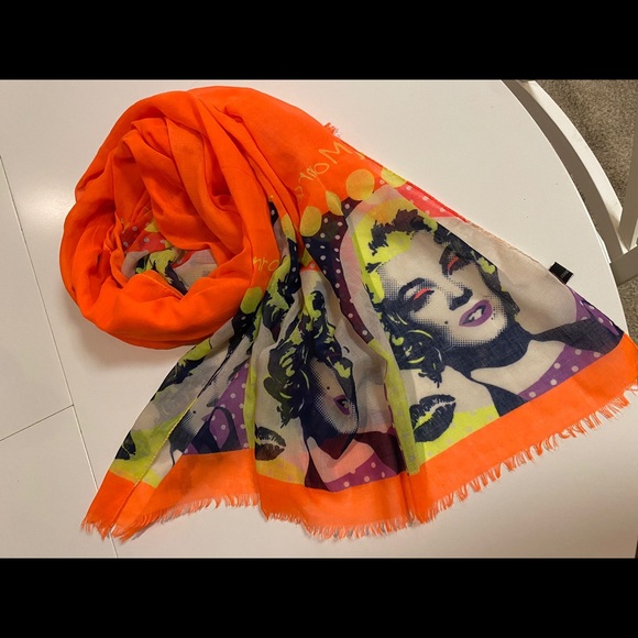 Accessories - Scarf